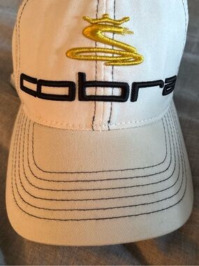 Cobra hat